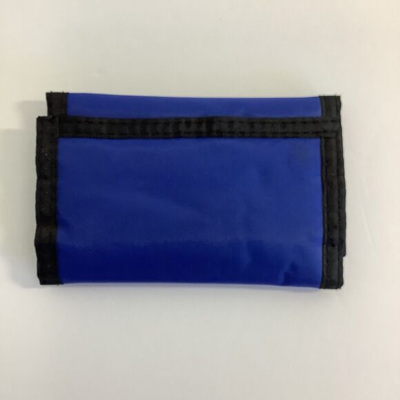 Detroit Pistons Tri-Fold Nylon Wallet 2005-2017 Logo Shows Minor Wear - Picture 2 of 5